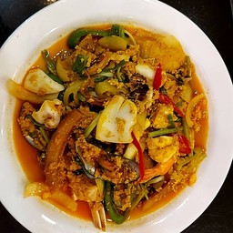 รวมมิตรผัดผงกะหรี่