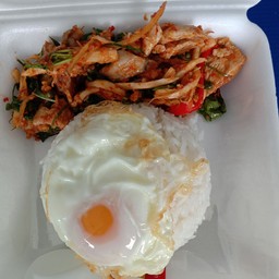 ผัดเผ็ดเป็ดไม่มีกระดูกราด  ( ไม่บวกไข่ดาว)