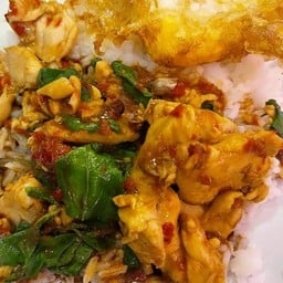 กระเพราไก่ราดข้าว