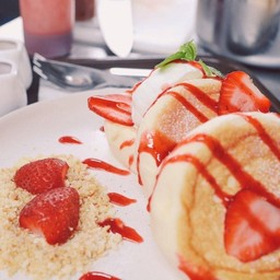 Strawberry Crumble Pancake
