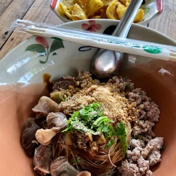 ก๋วยเตี๋ยวแห้งหมู (ซีอิ๊วดำ)