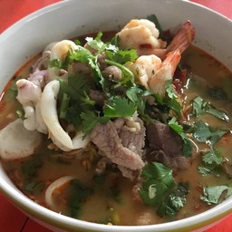 ก๋วยเตี๋ยวเรืออยุธยาจันทร์เจ้า