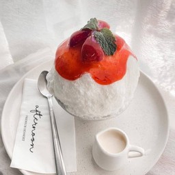 Strawberry Cheesecake Bingsu