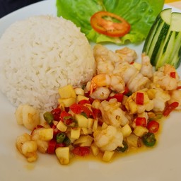 ข้าวราดกุ้งผัดพริกขี้หนูสด