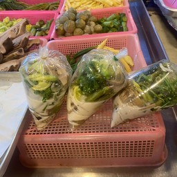 ผักลวกกะทิ