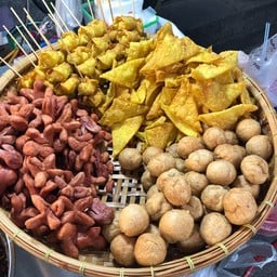 ร้านลูกชิ้นปลาระเบิด(เจ๊อ้อย&เบียร์) ประชาสงเคราะห์23 แยก1