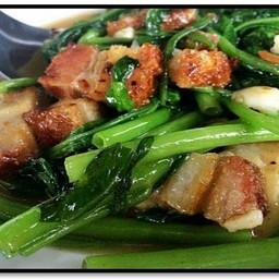 ผัดผักบุ้งหมูกรอบ