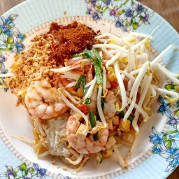ลุงกบผัดไทท้ายซอย