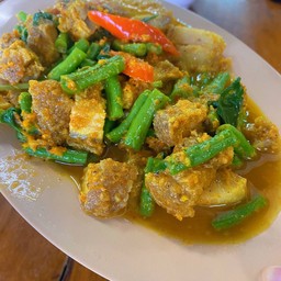 เครื่องแกงหมูกรอบ