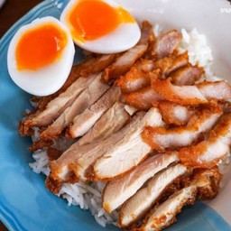 ข้าวหมูทอดไข่ต้ม