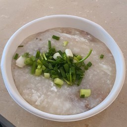 เนี๊ยว เกาเหลาเลือดหมู ก๋วยจั๊บ บะหมี่เกี๊ยว  ข้าวต้มหมูและโจ๊กหมู ถนนสุขสวัสดิ์ จอมทอง