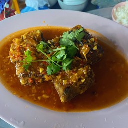 ปลากะพงราดพริก