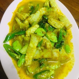 ผัดเครื่องแกงหมู