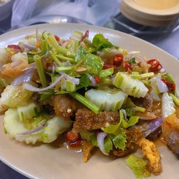 ยำหมูกรอบ