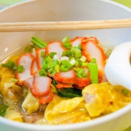 ชายสี่ บะหมี่เกี๊ยว ชายสี่