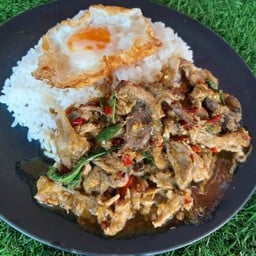 ข้าวกะเพราเป็ดย่าง