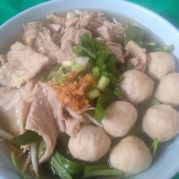 ก๋วยเตี๋ยวแชมป์เจ๊แดง
