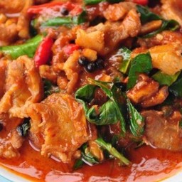 ข้าวผัดพริกแกงไก่