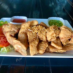 ปลาทอดกระเทียม