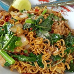 ผัดมาม่า