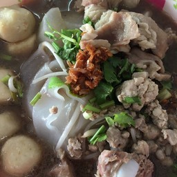 ก๋วยเตี๋ยวหมูเหรียญทอง