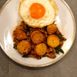 ข้าวกระเพราเต้าหู้หมูสับ