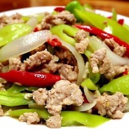 พริกอ่อนหมูสับ
