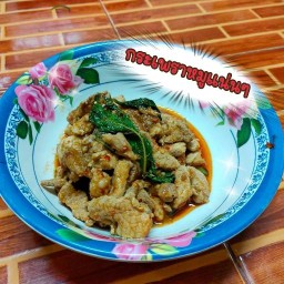 กระเพราหมูแน่นๆ