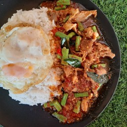 ข้าวเป็ดย่างผัดพริกแกง