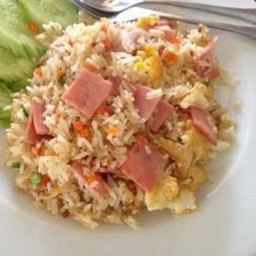 ข้าวผัดหมูยอ