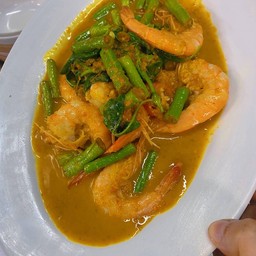 ผัดเครื่องแกงกุ้ง