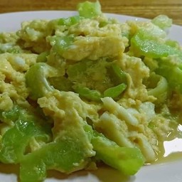 มะระผัดไข่