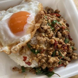 กะเพราแคมป์ปิ้ง-เมืองเอก เมืองเอก