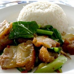 คะน้าหมูกรอบราดข้าว