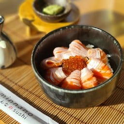 ข้าวหน้า ท้อง แซลมอน (Toro don)