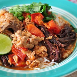 ขนมจีนน้ำเงี้ยว วัดหลวง