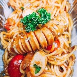 สปาเก็ตตี้ซอสมะเขือเทศใส้กรอกไก่