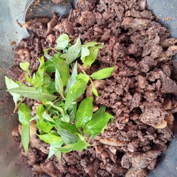 ลุงพลหมูแดดเเดียว (ตลาดเช้าวังหิน)