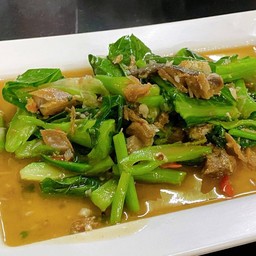 ผัดคะน้าไฟแดง