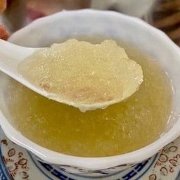 รังนกแท้ตุ๋นน้ำตาลกรวดแปะก๊วย