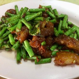 ผัดพริกแกง