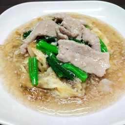 เส้นใหญ่ราดหน้าห่อไข่