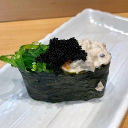 ยำสาหร่าย+สลัดทูน่า โรยไข่กุ้งดำ