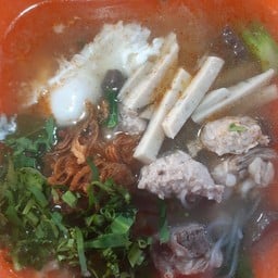 ก๋วยจั๊บญวน ต้มยำหมูกระดูกอ่อน