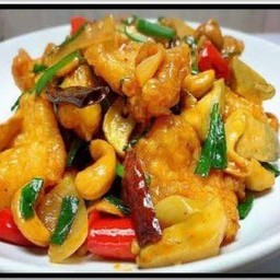เนื้อปลาผัดเม็ดมะม่วง