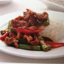 พริกแกงหมูหรือไก่ราด