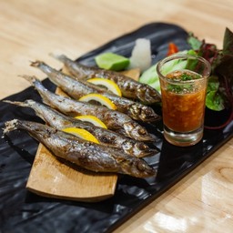 ปลาไข่ย่าง ชิชาโมะ(5ตัวเนาะๆพร้อมซอสยำสุดแซ่บ)