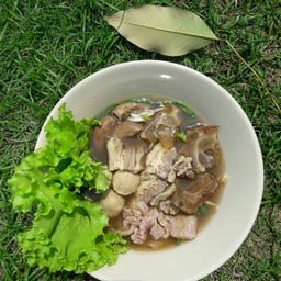 สองแสบ'ก๋วยเตี๋ยวเนื้อตุ๋นยาจีน