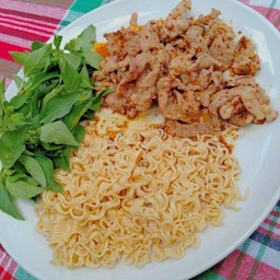 หมูเชยคู่มาม่า