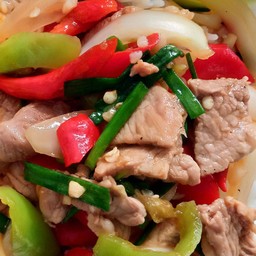 หมูผัดพริกหยวกราดข้าว